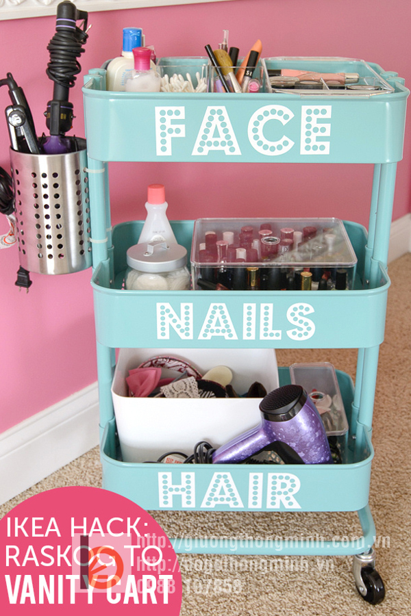 Xin chào những độc giả tuyệt vời của tôi! Tôi chắc chắn rằng trong cuộc sống hàng ngày các bạn sẽ có một số thủ thuật trong việc sinh hoạt, sắp xếp đồ nội thất để tạo cho cuộc sống trở lên dễ dàng hơn. Chúng tôi đưa ra các giải pháp mới mỗi ngày giúp chúng ta phải đối mặt với những trở ngại, khó khăn trong cuộc sống hiện đại Tìm hiểu thêm giải pháp không gian: giường thông minh Chúng ta phải thừa nhận rằng trong nhà người phụ nữ thực sự sáng tạo và đưa ra nhiều giải pháp để tạo ra không gian tiện ích cho cuộc sống của mọi thành viên trong gia đình. Dưới đây là một số trong những tip hữu ích là rất dễ dàng, tiết kiệm bạn có thể sử dụng mà sẽ giúp rất nhiều trong cuộc sống của bạn. Tôi đã cố gắng để thu thập một số ví dụ đáng chú ý tham khảo bộ sưu tập của tôi và cho tôi biết đâu là thiết kế bạn thích nhất.Trong nhà bếp, chúng tôi sử dụng những cuốn sách cũ không sử dụng để làm nơi cắm dao . Hầu hết chúng ta giữ dao của họ trong các kệ với tất cả các đồ dùng khác, nhưng xin hãy nhớ rằng nó thực sự là nguy hiểm nếu bạn để một cách hỗn độn. Hay khi bạn có rất nhiều đồ nhỏ lặt vặt muốn lưu trữ bạn có thể sử dụng những chiếc cốc nhỏ lỗi với nhau bằng dây thép treo lên tường tận dụng không gian không sử dụng.... trên đây là một số cách bạn có thể tận dụng cho không gian của bạn